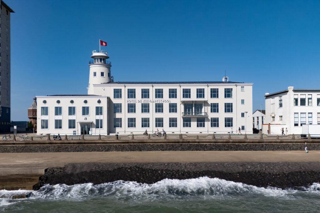 Hotel De Zeevaartschool : Historisch zeevaart gebouw krijgt tweede leven als eigentijds hotelconcept