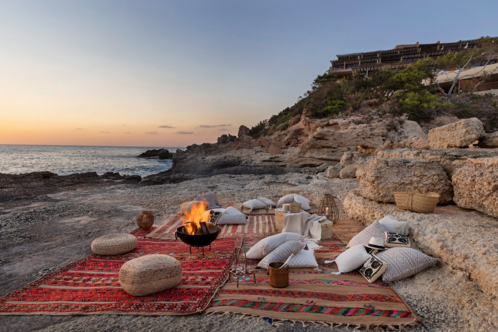 sixsenses bohemianpicnicattherockybeach