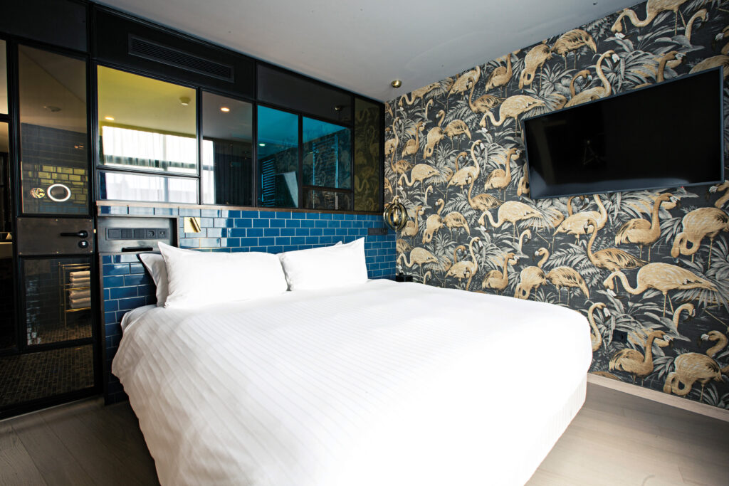 Apollo Hotel Amsterdam Design King Suite with Canal View 2