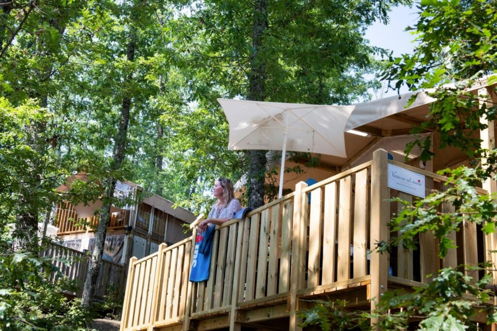A camping family's hotel service 2