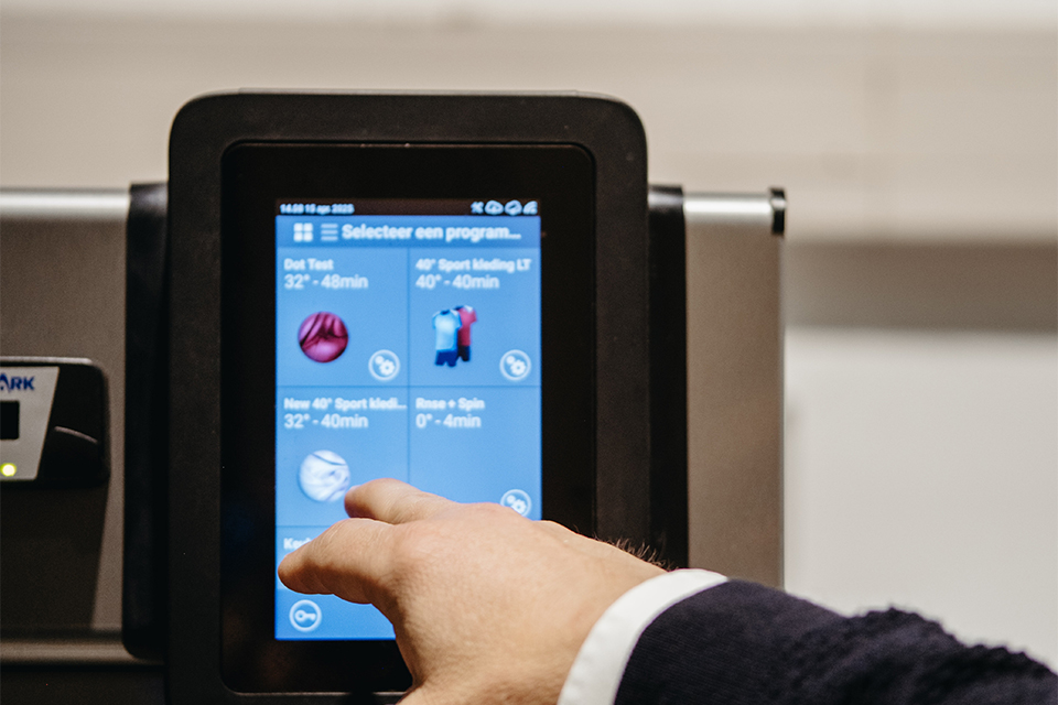 Towards smart, sustainable and worry-free washing 1