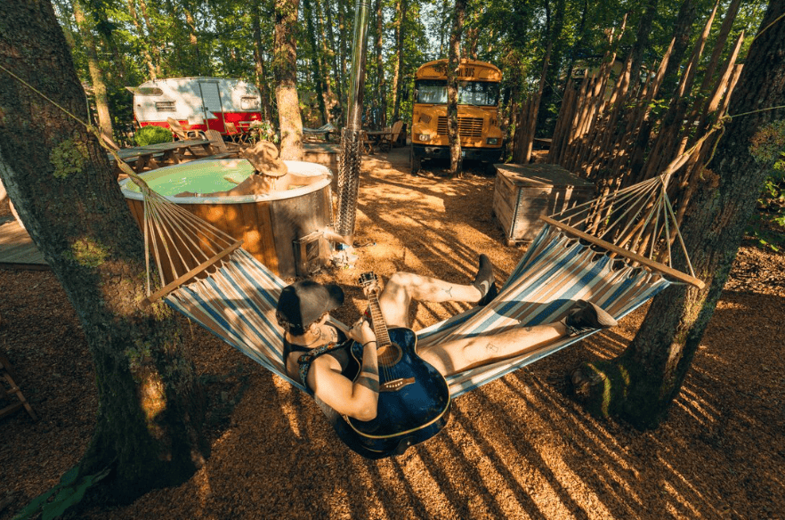 A camping family's hotel service 3