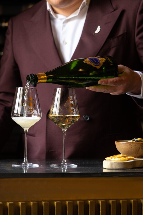 Anna Pavlova Champagne Lounge & Kerstboomdesign – Hotel Des Indes 3