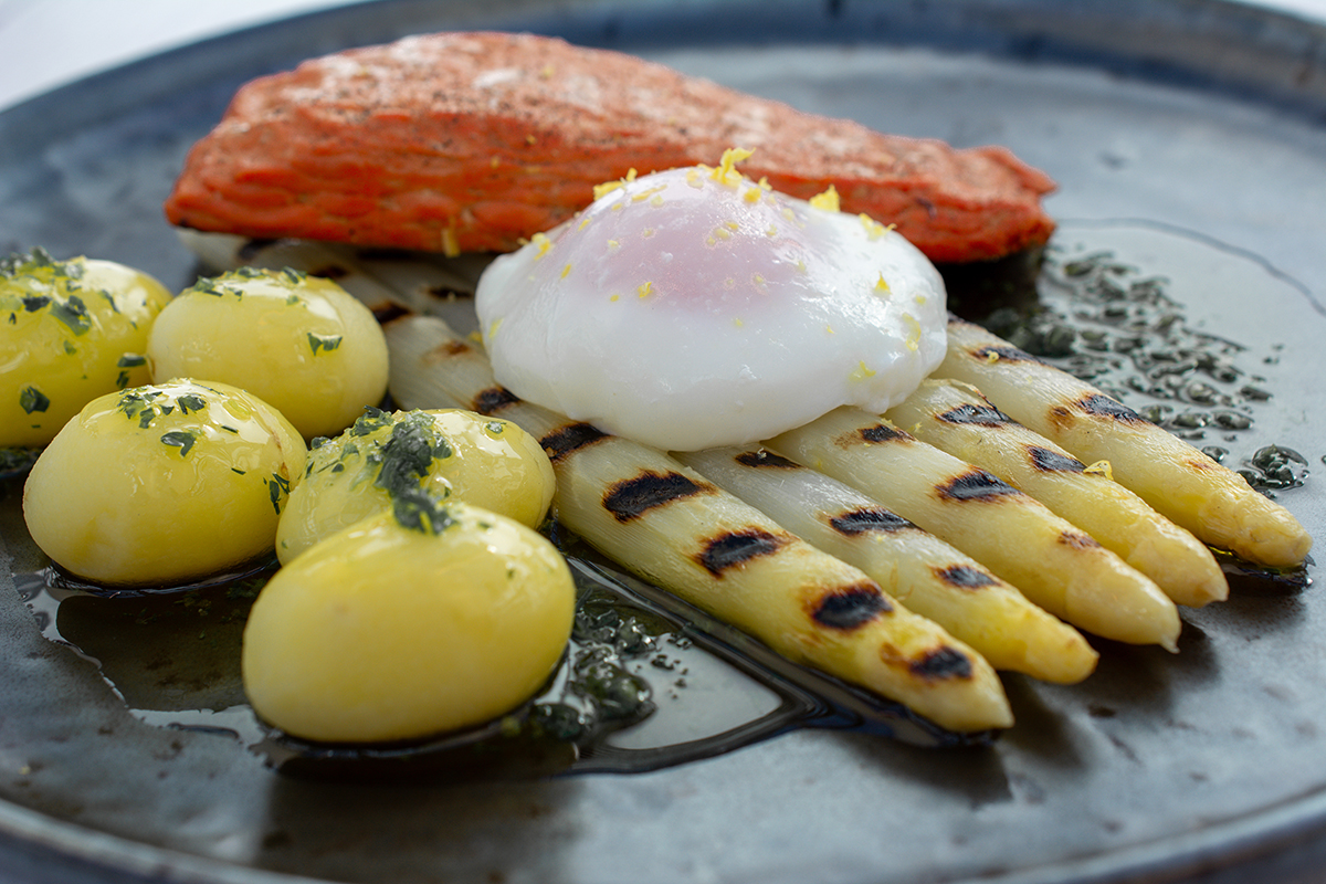 End of the 'ham-egg-butter' era? Hospitality industry puts white asparagus on the grill en masse 4
