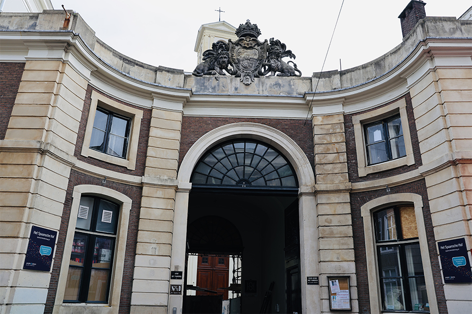 Het Spaansche Hof heropent op zaterdag 9 mei 5