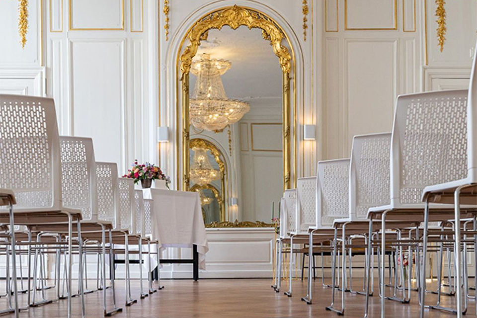 Het Spaansche Hof heropent op zaterdag 9 mei 2