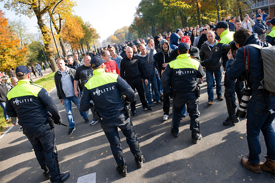 Wie verdient er aan de asielnood? 2
