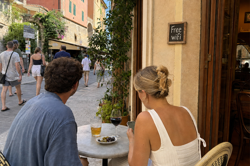 Twee op de drie Nederlanders gebruiken openbare wifi op vakantie: dit zijn de risico’s 1