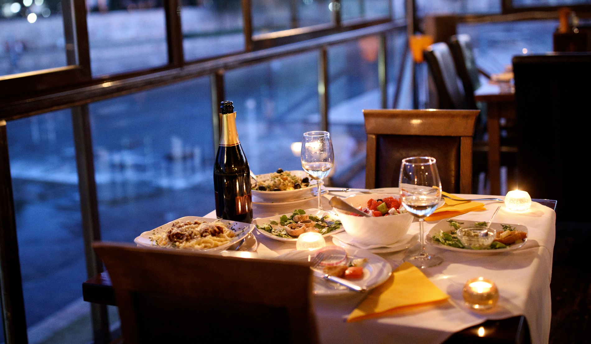 Three-quarters of parents want to go out for dinner without their children 3